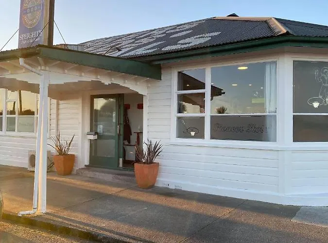 Hokitika Pioneer Hotel